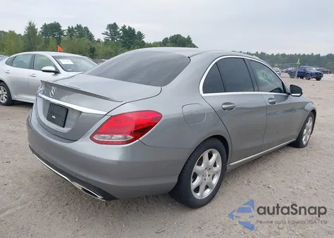 2015 Mercedes-Benz C 300 Luxury/Sport z USA, uszkodzony, nr VIN 55SWF4JB3FU074621